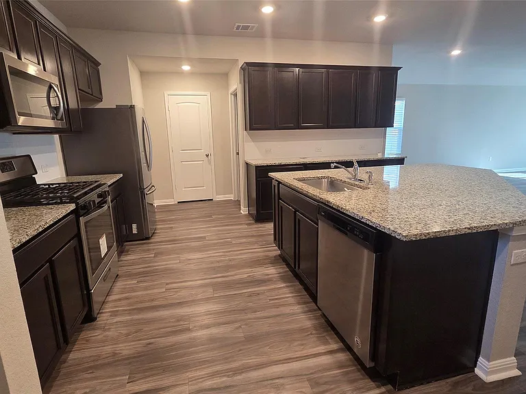 137 Arrowhead Vine St — Photo 6