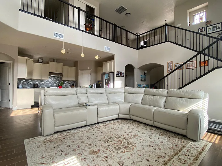 8701 Desert Finch Ln NE — Photo 2