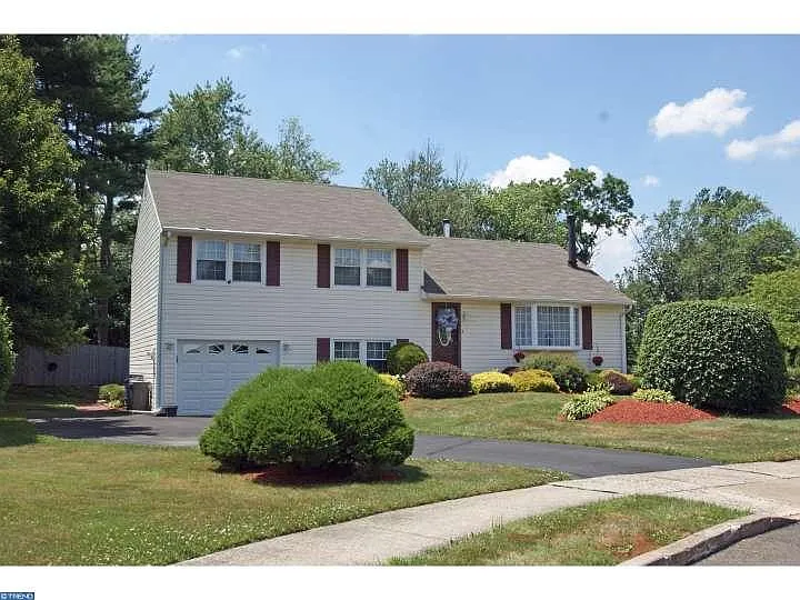280 Alicia Ln photo 1