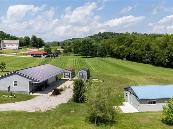 9427 Stonecreek Rd SW, Newcomerstown, OH 43832
