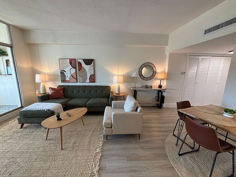 1st image of 14 Lockwood Dr APT 1C