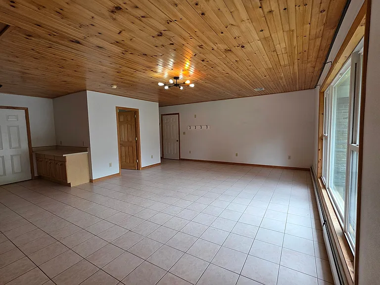 151 Huston Ave — Photo 12