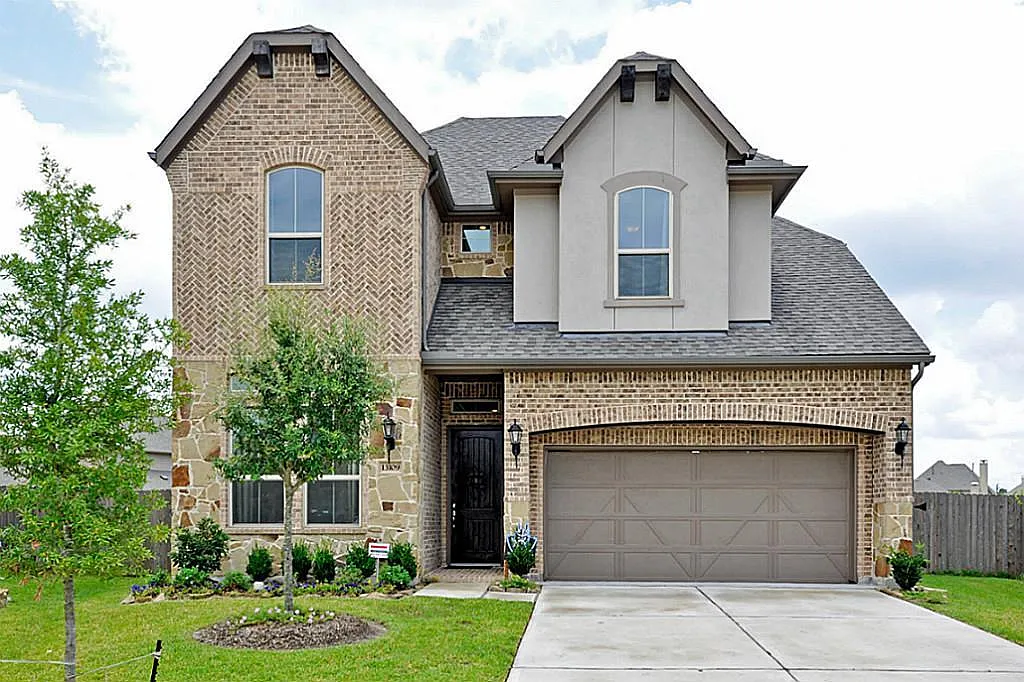 4 bed, 3.0 bath, 2698 sqft, $4,300 — Photo 1