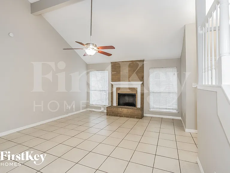 3127 Village Woods Dr — Photo 2