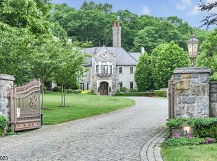 16 Pond Vw, Montville, NJ 07045