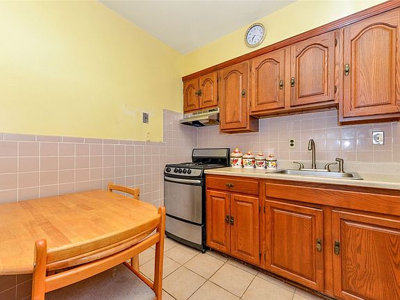 5th image of 8845 209th St