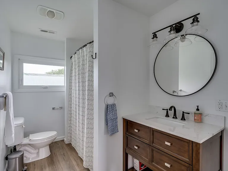 703 State St — Photo 24