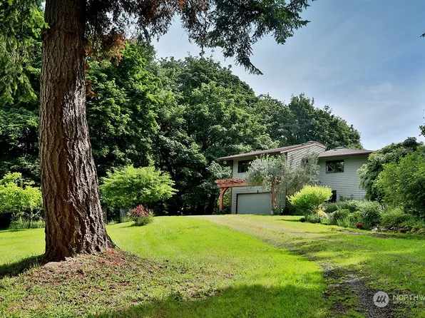 7903 Possession Road, Clinton, WA 98236