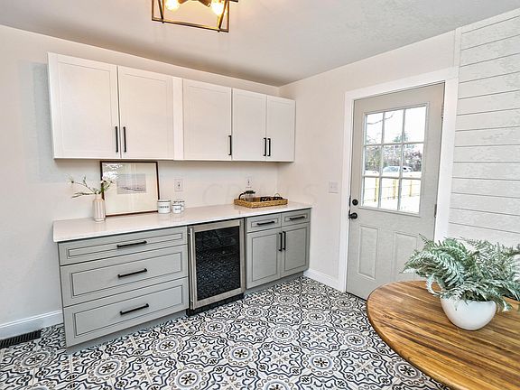 5th image of 2146 Dartmouth Ave