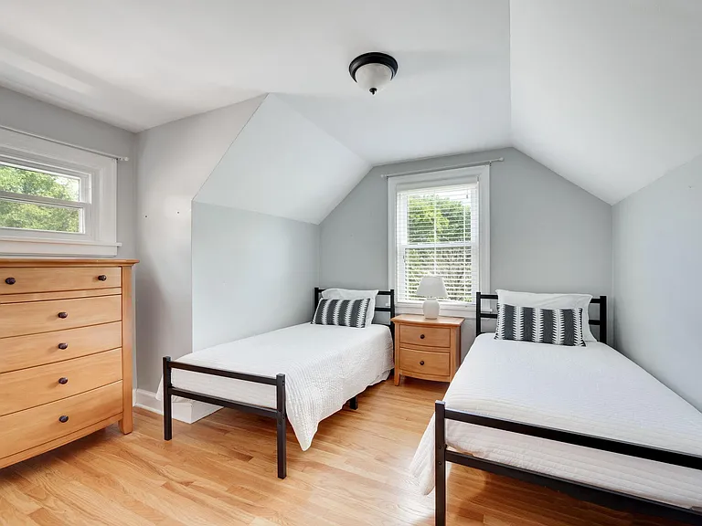 1114 Woodvale Dr — Photo 5