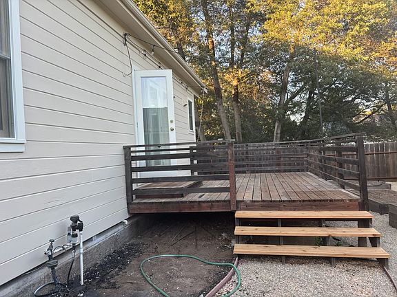 2nd image of 802 Oak St
