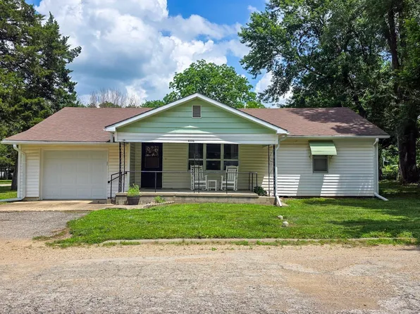 406 Cherry St, Madison, KS 66860