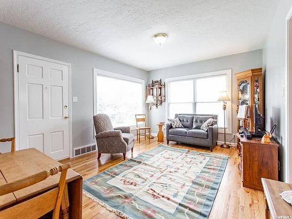 3rd image of 2317 E Kensington Ave