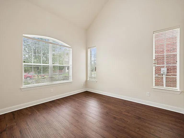 9813 Karlovich Dr — Photo 38