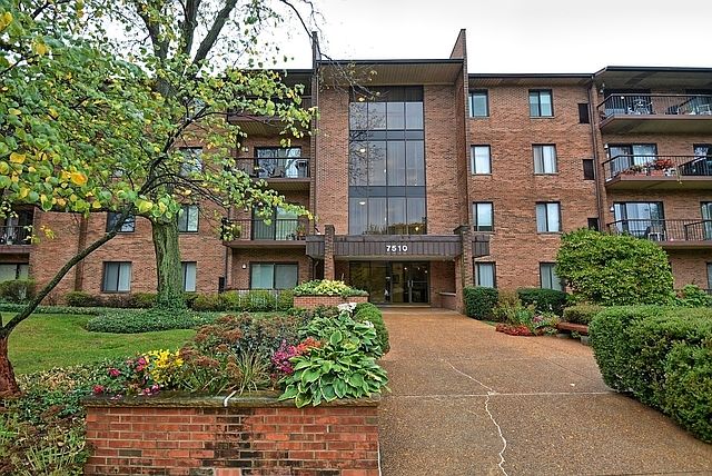 1st image of 7510 Farmingdale Dr APT 301