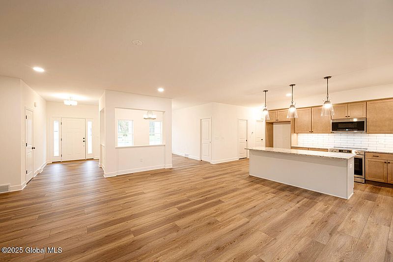 5th image of 9 Seville Way
