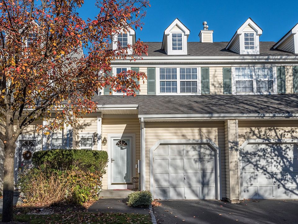 1st image of 33 Scarborough Dr