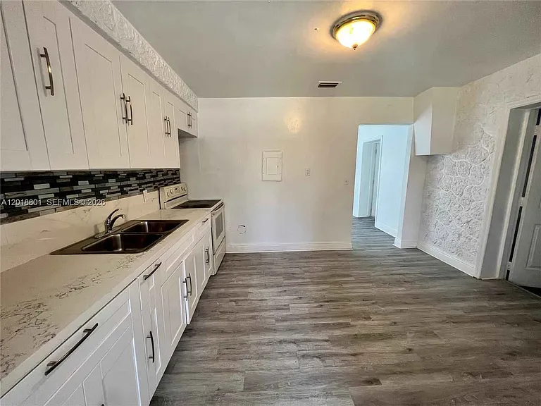 1801 NW 88th St — Photo 14