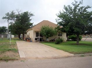 200 4th St, Farwell, TX 79325