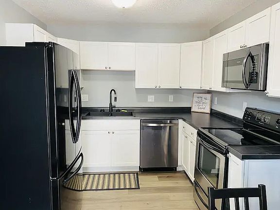 3rd image of 1632 Pinewood Ln