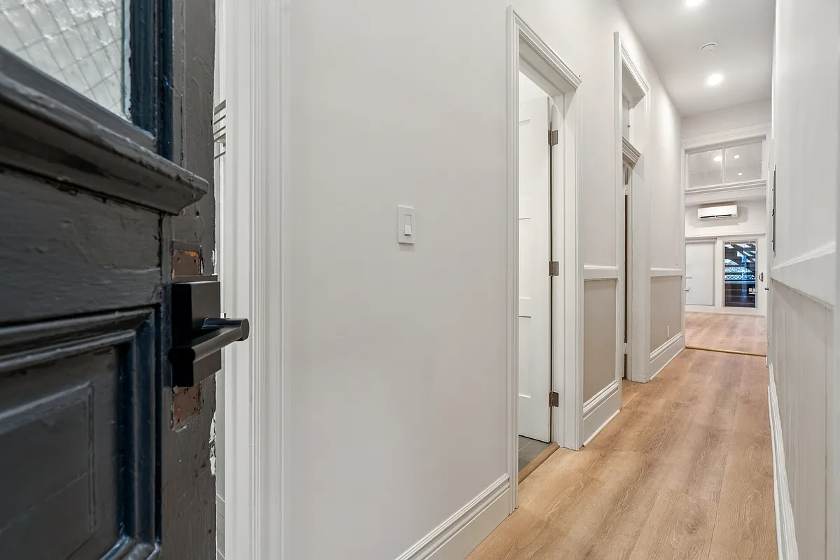 Building Photo - 922 Valencia St #C