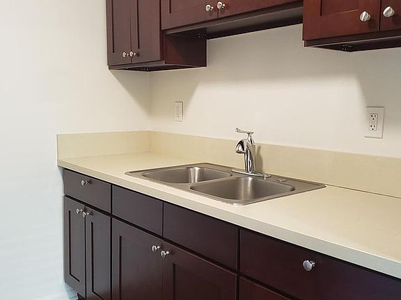 3rd image of 1221 De La Vina St Unit B1