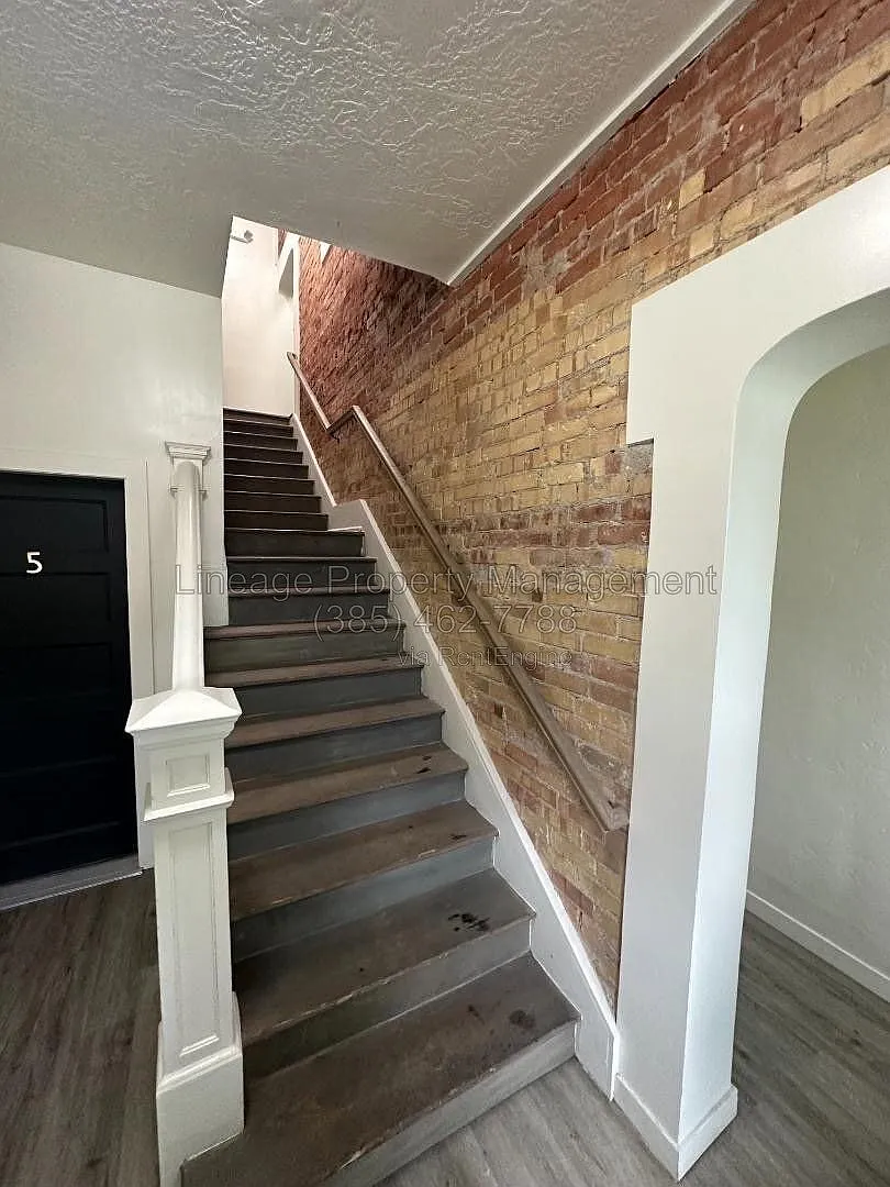 1 bed, 1.0 bath, 700 sqft, $1,200 — Photo 1