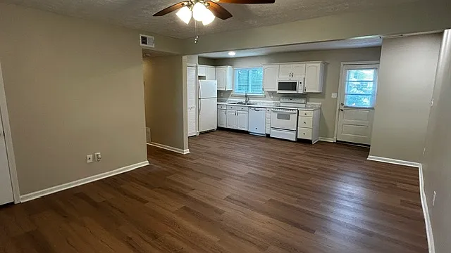 10311 Waycross Ave — Photo 3