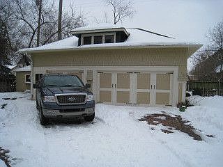 2 level carriage house with water and sewer and 200 amp service