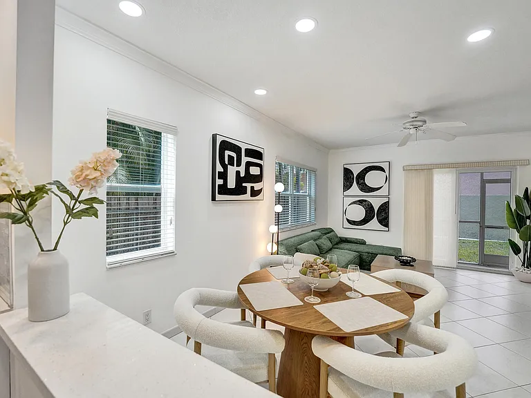 1450 N Riverside Dr #103 — Photo 23