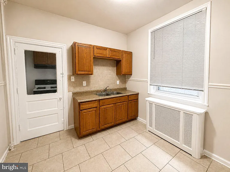 2309 W Firth St — Photo 3