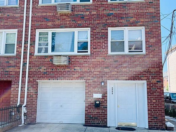 42-24 164th St