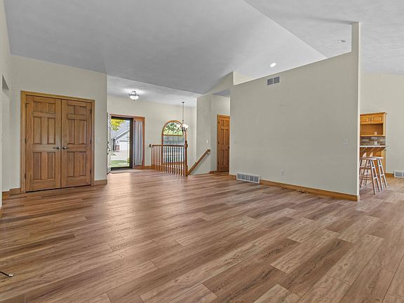 4th image of W5875 Sweet Clover Dr