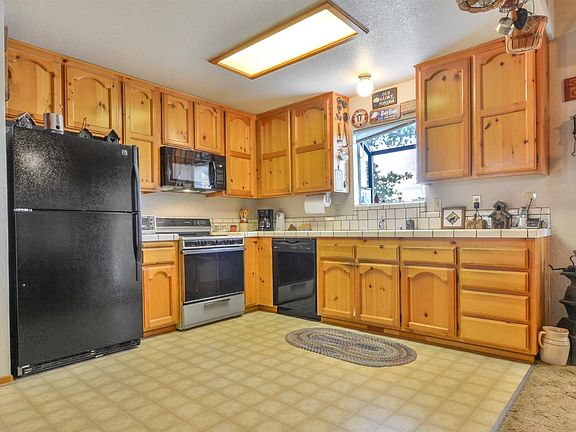 3rd image of 24258 Bernard Dr