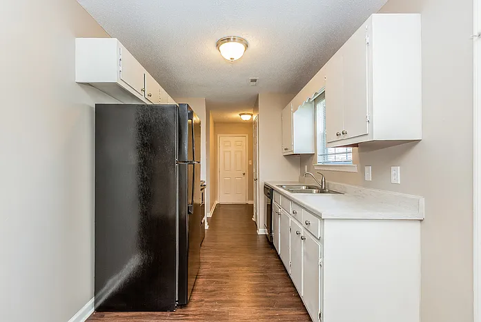 3 bed, 2.0 bath, 1118 sqft, $1,575 — Photo 3