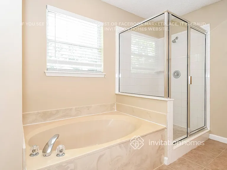 9044 Camshire Dr — Photo 16