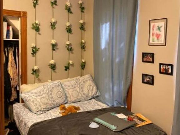 3rd image of 714 8th St SE #1