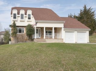24 Knob Hill Rd, Hackettstown, NJ 07840