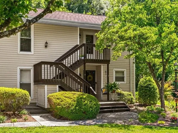 132 Turnwood Ln, Winston Salem, NC 27104