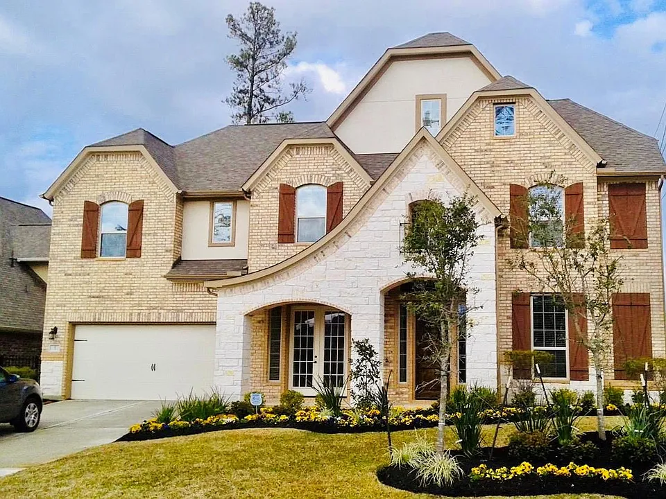 2 Caprice Bend Pl