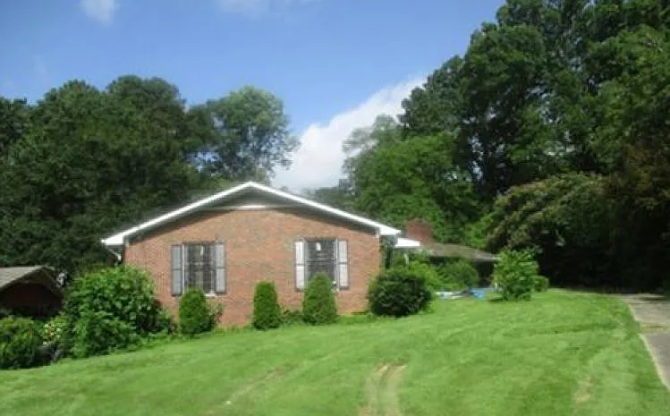 1253 Lynway Ln SW photo 1