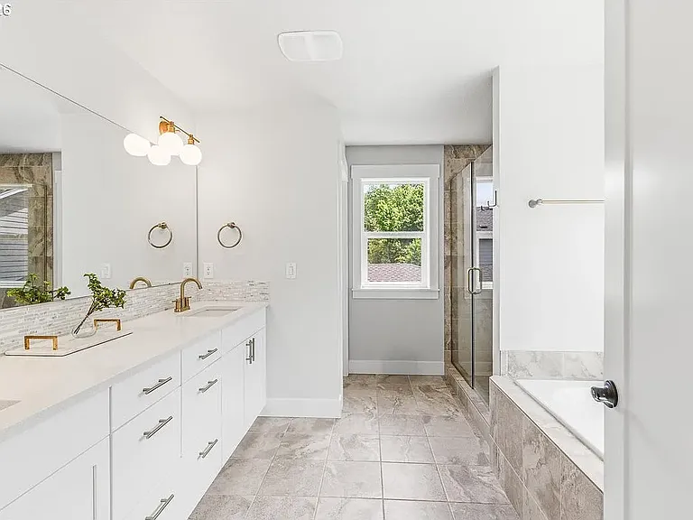 47 S 39th Dr — Photo 22