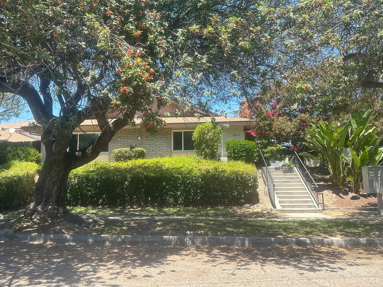 2 bed, 1.5 bath, 1007 sqft, $2,350 — Photo 2