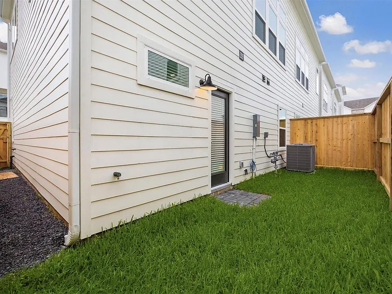 6304 Brighton Oaks Ln — Photo 12