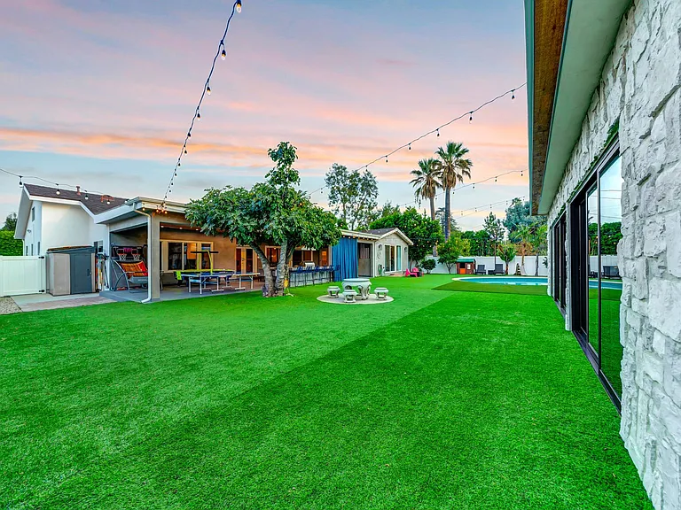 5817 Ranchito Ave — Photo 18