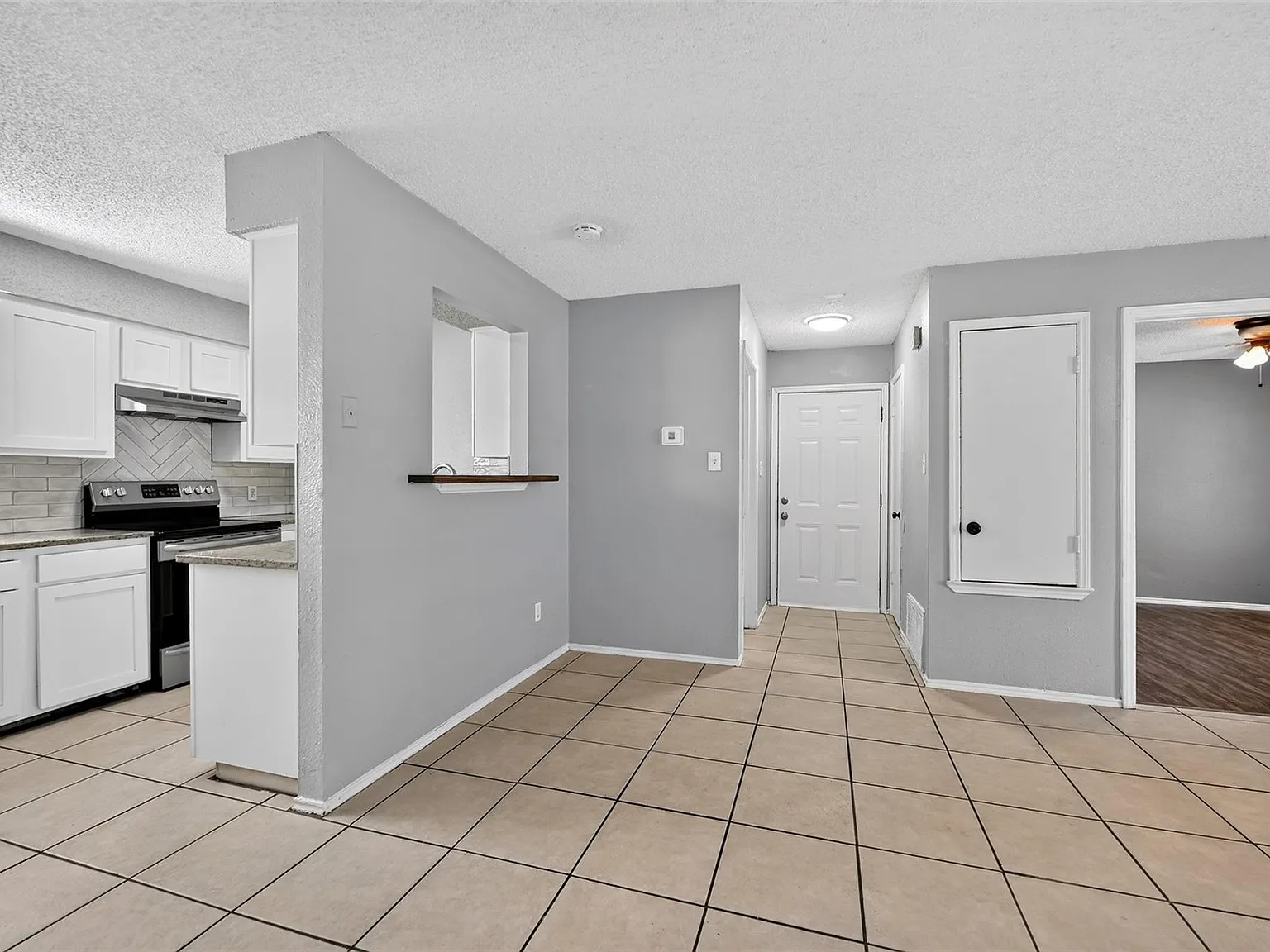 4 bed, 1.0 bath, 1000 sqft, $1,700 — Photo 3
