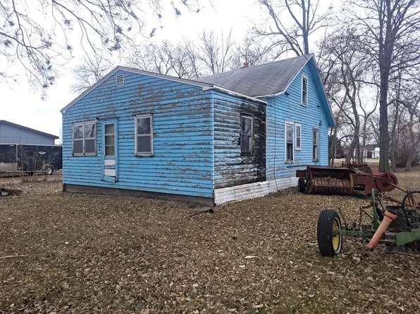 24 W 3rd St, Westport, SD 57481