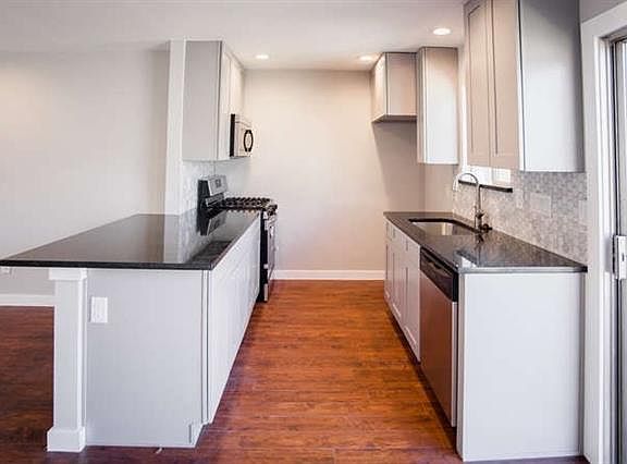 4th image of 713 Wales Way