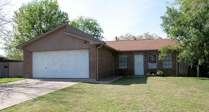 2nd image of 903 San Saba Dr
