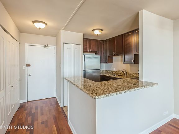 5th image of 1455 N Sandburg Ter APT 2103